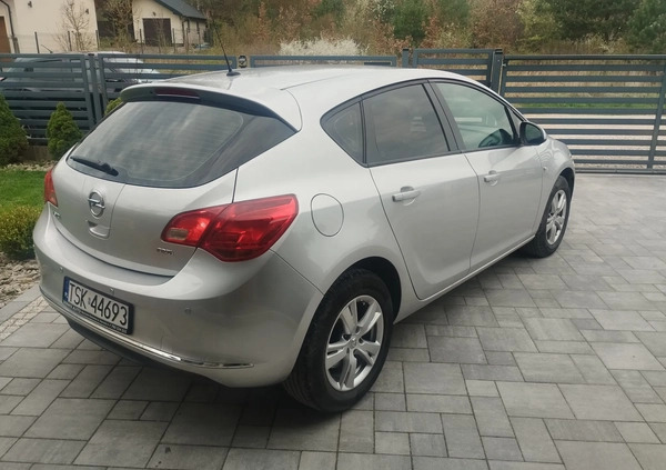 Opel Astra cena 28900 przebieg: 180000, rok produkcji 2015 z Kielce małe 121